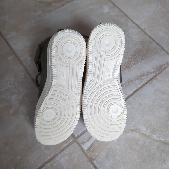 army green nike air force